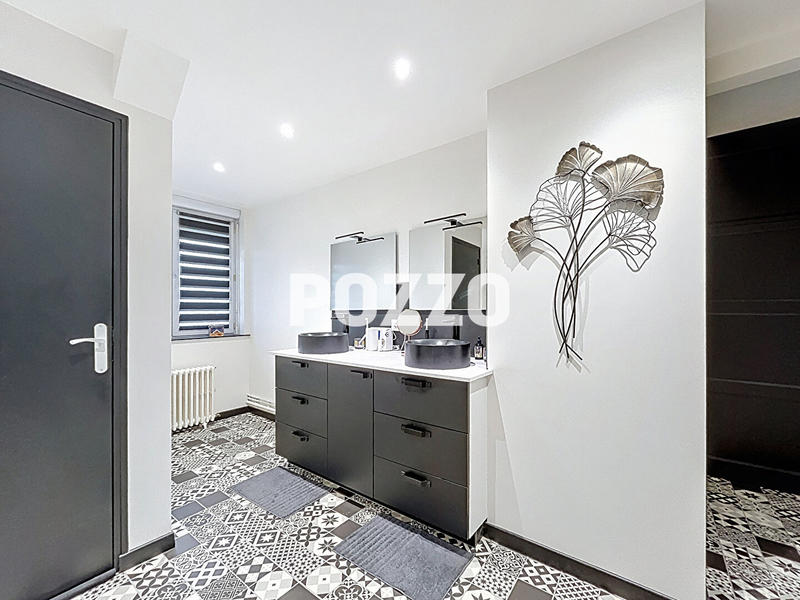 Appartement - 190 m² - 6 pièces