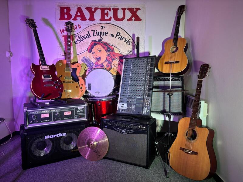 Brocante musicale de l'association musikoblokos