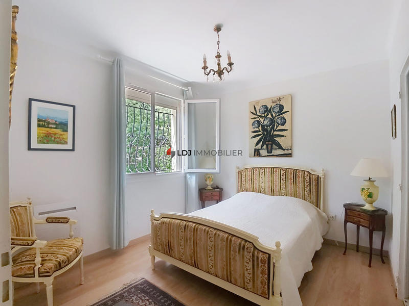 Maison traditionnelle - 248 m² - 7 pièces