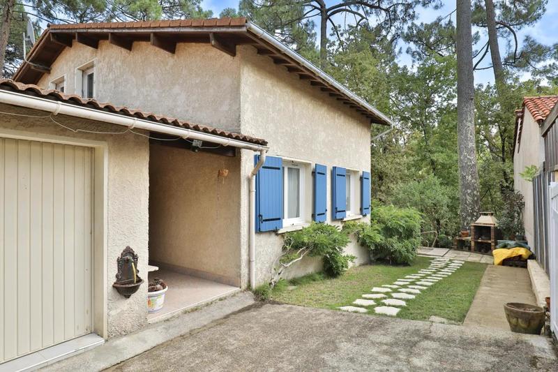 Maison - 209 m² - 9 pièces