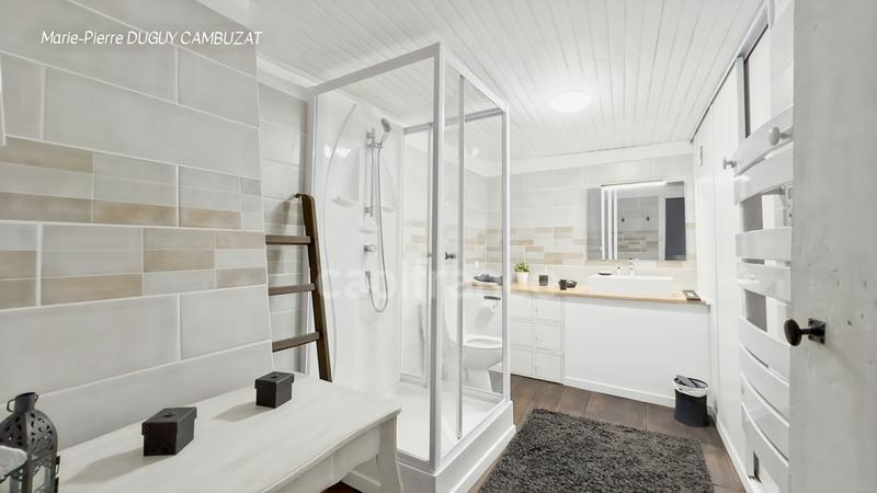 Maison - 208 m² - 9 pièces