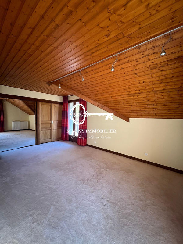 Maison - 280 m² - 10 pièces