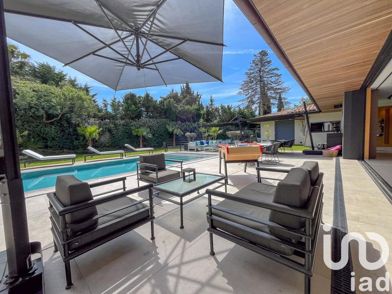 Maison - 300 m² - 5 pièces