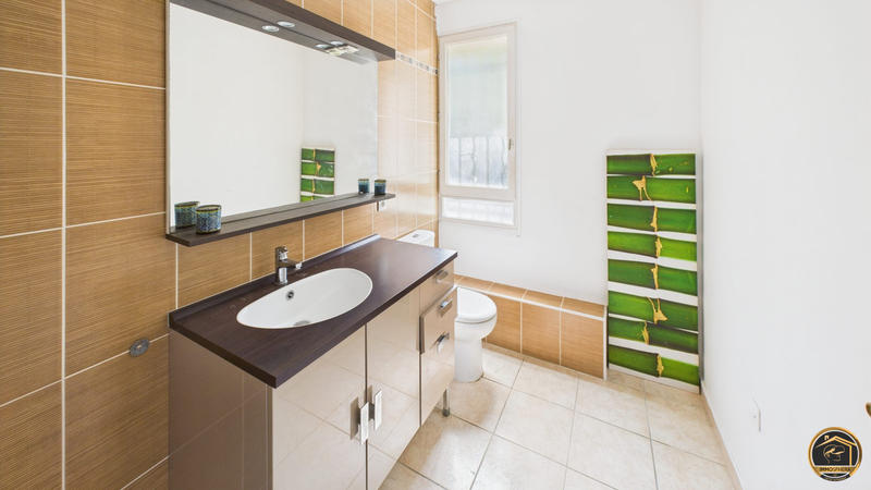 Maison traditionnelle - 160 m² - 6 pièces