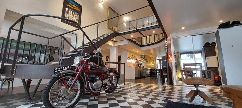 Appartement - 216 m² - 7 pièces