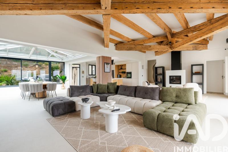 Maison - 370 m² - 7 pièces