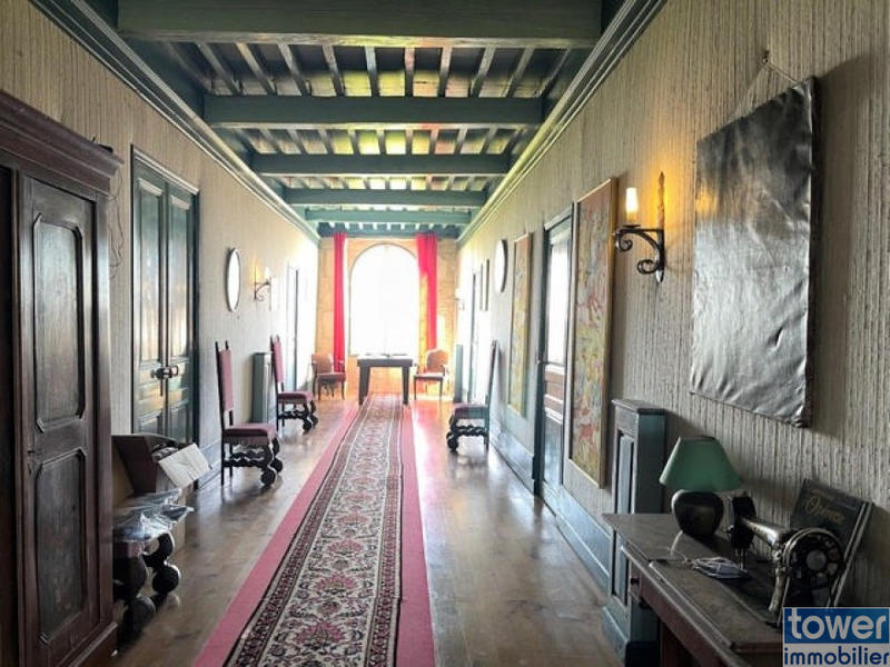 Maison - 750 m² - 10 pièces