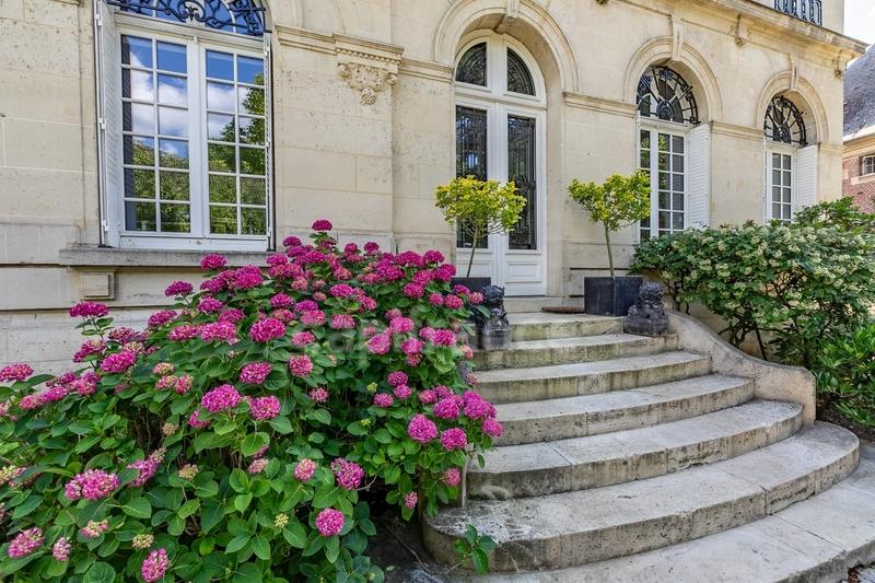 Maison bourgeoise - 396 m² - 12 pièces