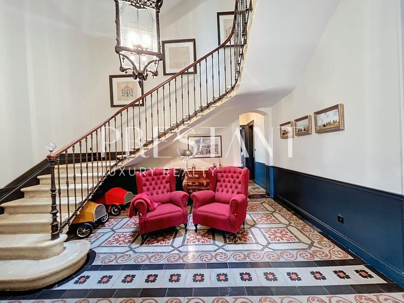 Maison - 655 m² - 14 pièces