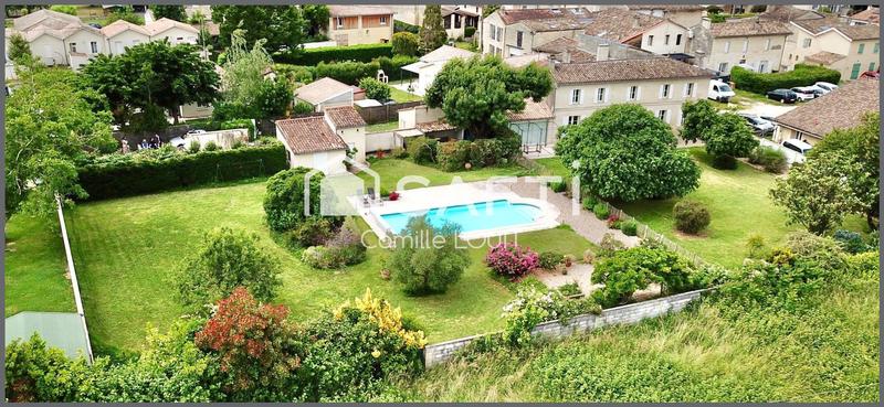 Maison - 225 m² - 8 pièces