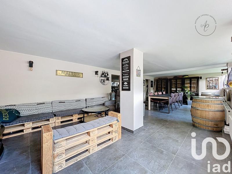 Maison - 225 m² - 7 pièces