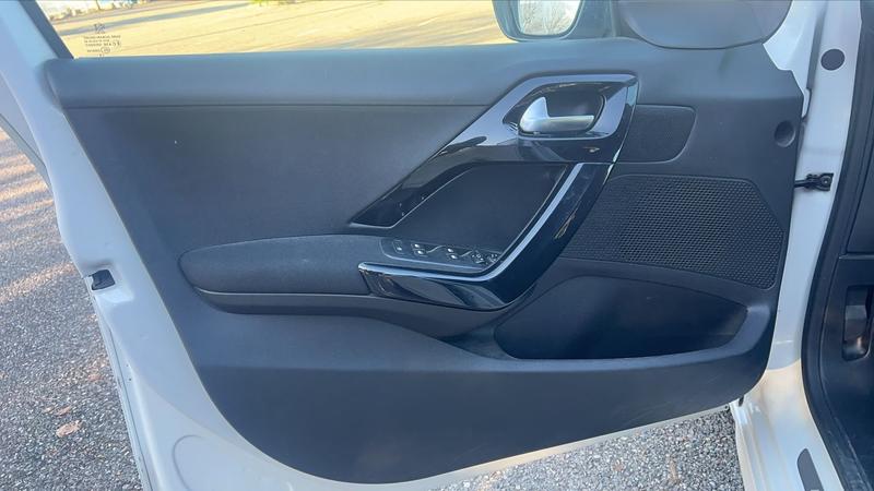 Peugeot 208 1.2 PureTech 82 Signature