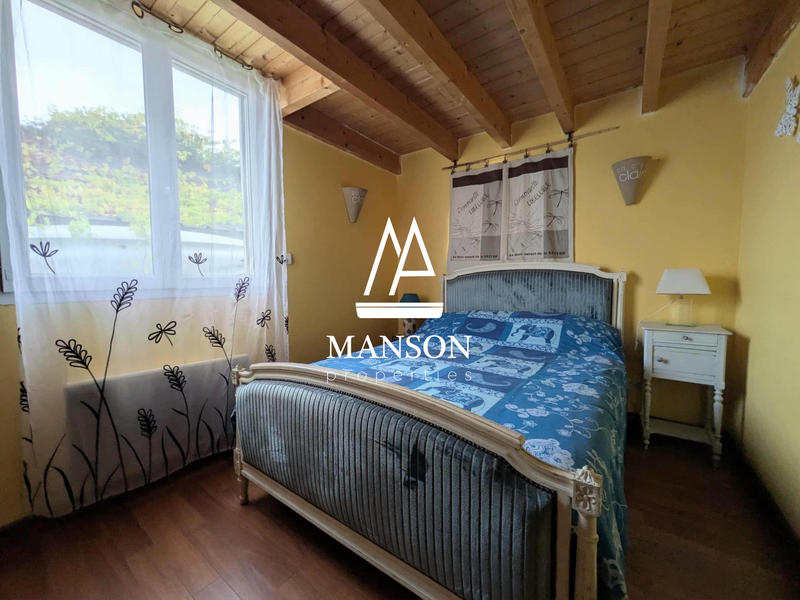 Maison traditionnelle - 386 m² - 10 pièces