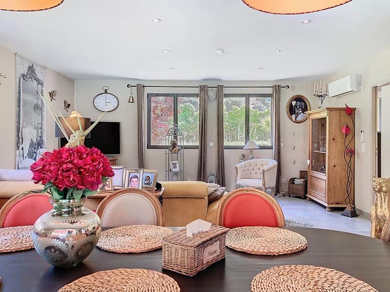 Maison - 215 m² - 7 pièces