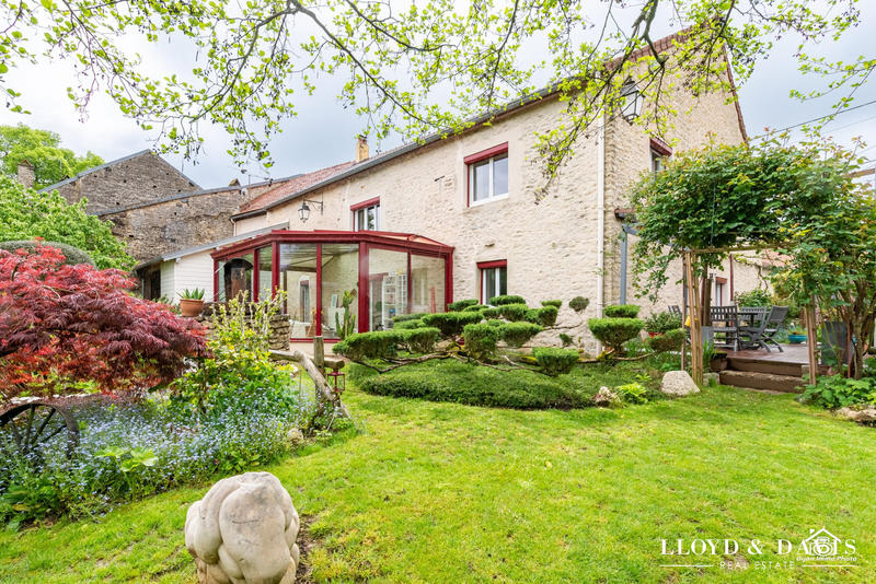 Maison - 272 m² - 8 pièces