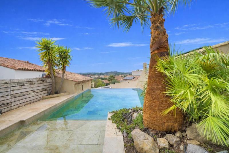 Maison - 240 m² - 9 pièces