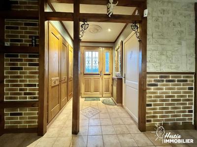 Maison - 218 m² - 8 pièces