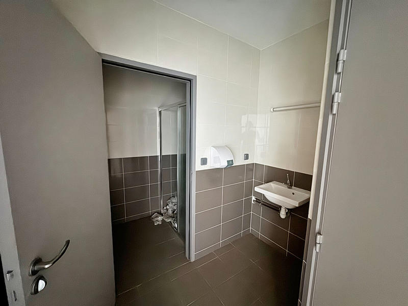 Local commercial - 266 m² - 6 pièces