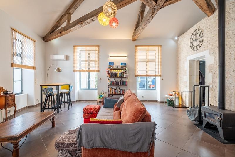 Maison en pierre - 207 m² - 7 pièces