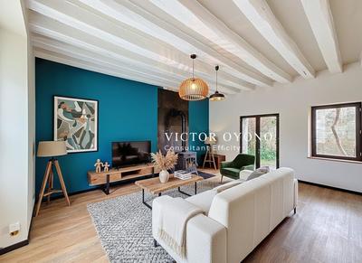 Maison - 220 m² - 9 pièces