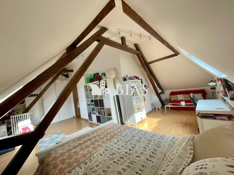 Maison - 236 m² - 7 pièces