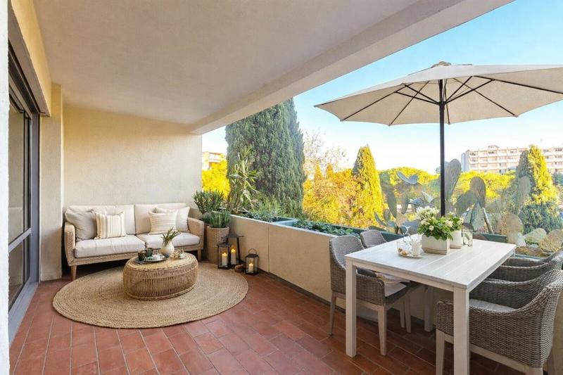 Appartement ancien - 111 m² - 5 pièces