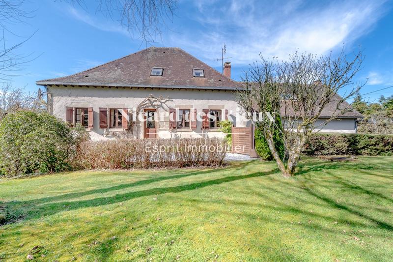 Maison - 317 m² - 11 pièces