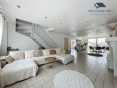 Maison traditionnelle - 205 m² - 6 pièces