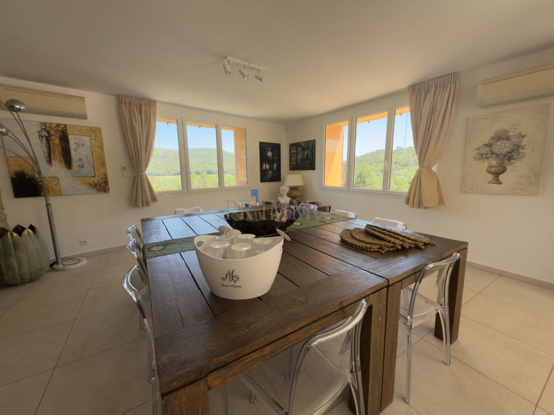 Villa - 242 m² - 6 pièces