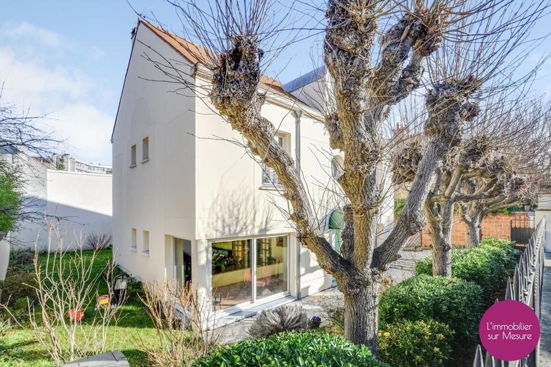 Maison - 225 m² - 7 pièces