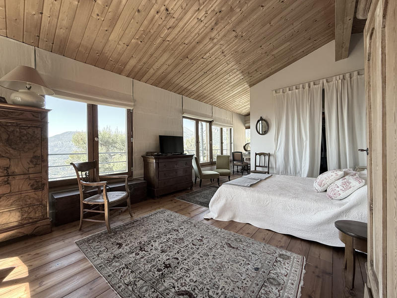 Maison - 180 m² - 6 pièces