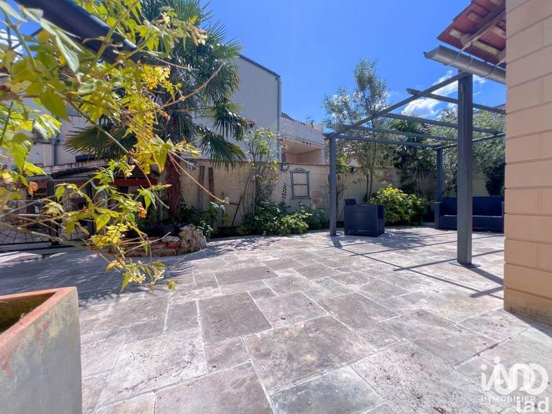 Maison - 280 m² - 8 pièces