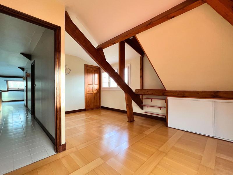 Maison - 247 m² - 7 pièces