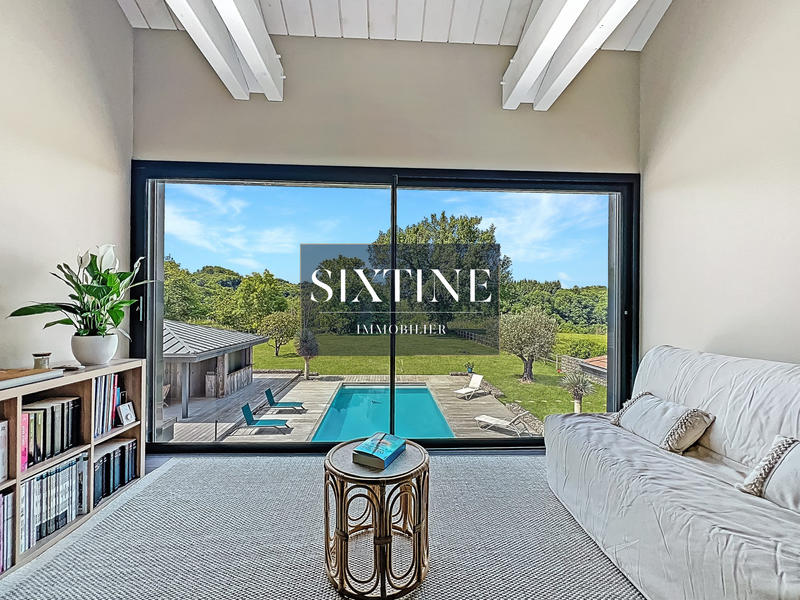 Maison contemporaine - 254 m² - 7 pièces