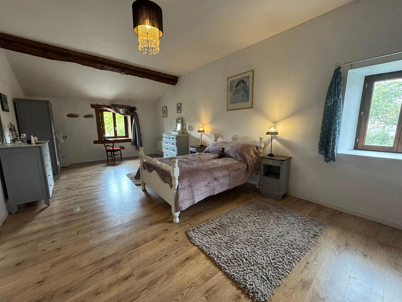 Maison - 220 m² - 7 pièces