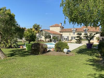 Maison - 218 m² - 6 pièces