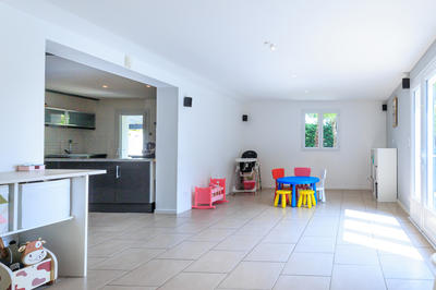 Maison - 213 m² - 9 pièces