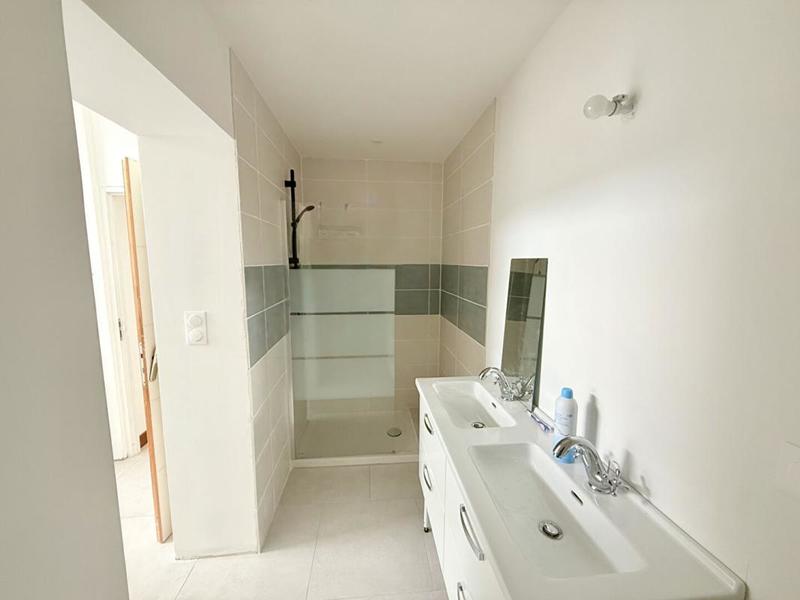 Maison - 226 m² - 9 pièces