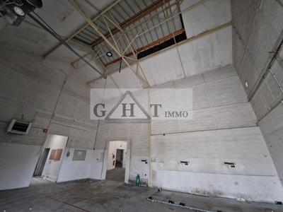 Entrepôt - 1 600 m²