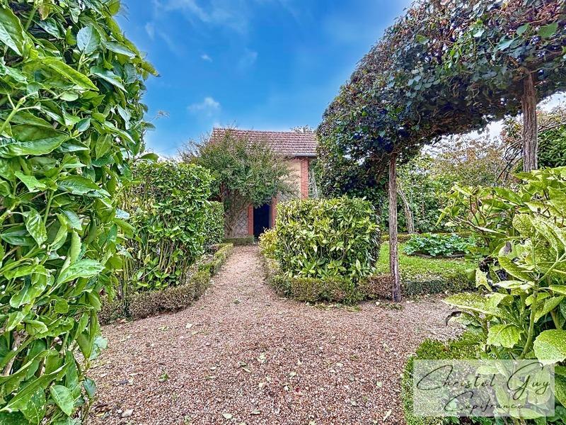 Maison bourgeoise - 247 m² - 10 pièces