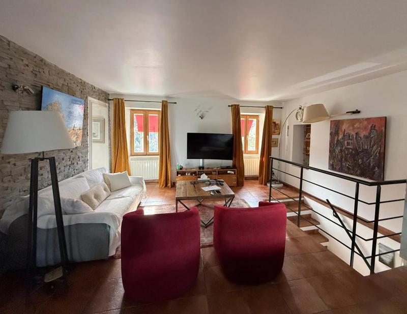 Appartement - 202 m² - 8 pièces