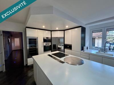 Maison - 346 m² - 10 pièces