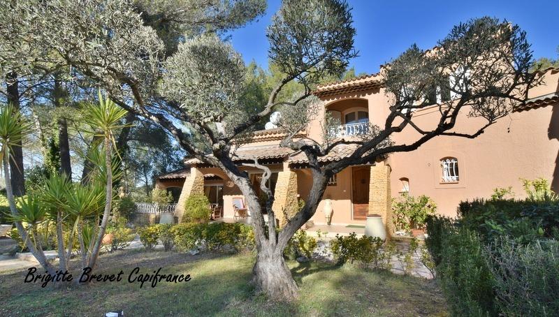 Maison - 230 m² - 6 pièces