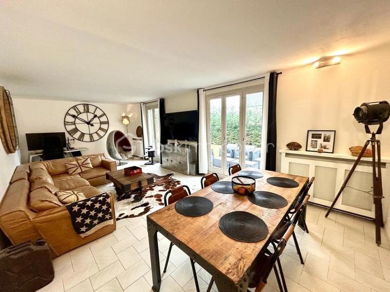 Demeure - 251 m² - 8 pièces