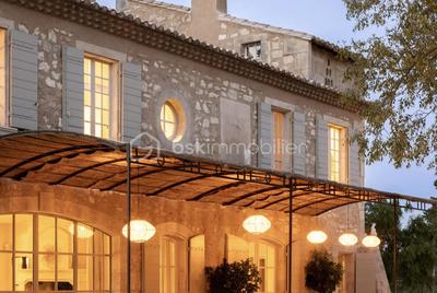 Maison - 350 m² - 8 pièces