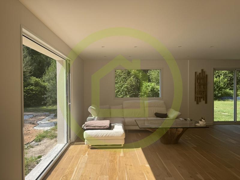 Propriété - 143 m² - 6 pièces