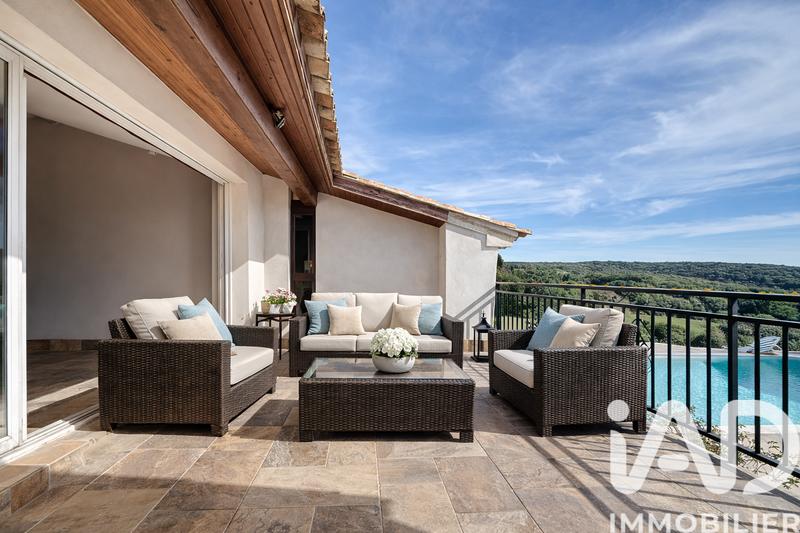 Maison - 660 m² - 16 pièces