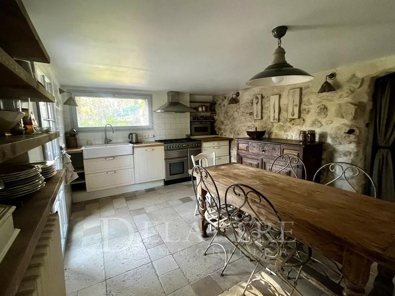 Villa - 263 m² - 9 pièces