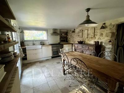 Villa - 263 m² - 9 pièces