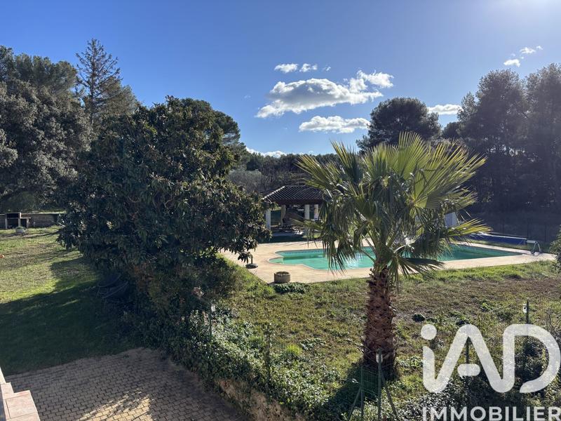 Maison - 233 m² - 6 pièces